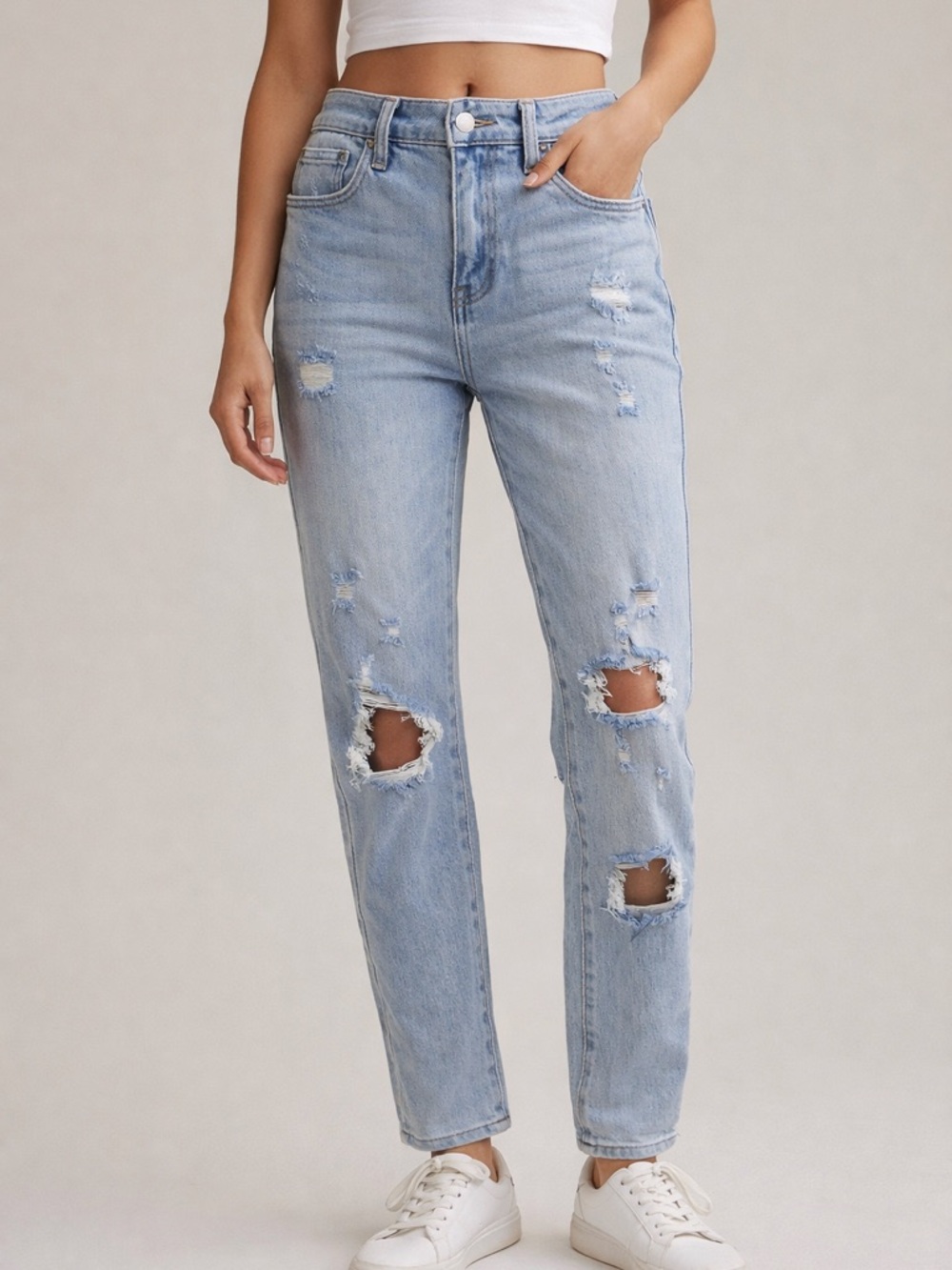 NWT KanCan Signature Light Wash Relaxed Fit Distressed Jeans NWT Size 25